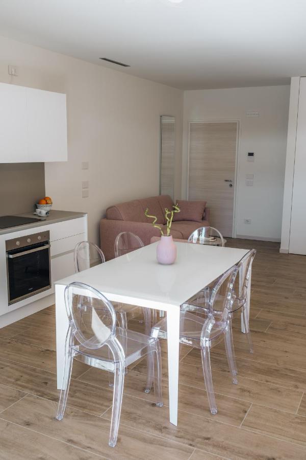 Sea Breeze Aparthotel Caorle Bagian luar foto