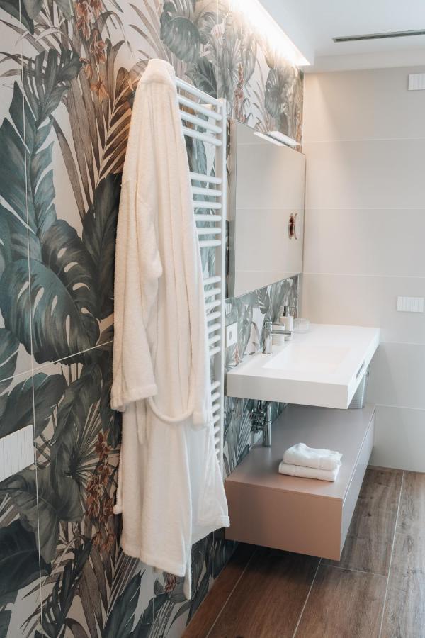 Sea Breeze Aparthotel Caorle Bagian luar foto